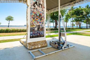 démonstration de l'imprimante en plein air face à un mûr. 