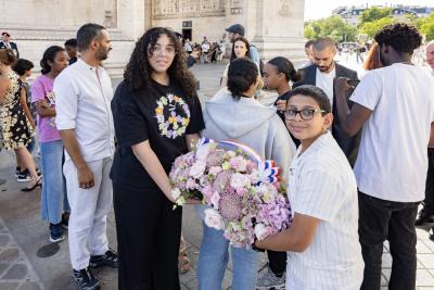 arc de triomphe smlh collégiens tombe soldat inconnu - Agrandir l'image 2 sur 12, fenêtre modale