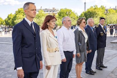 arc de triomphe smlh collégiens tombe soldat inconnu - Agrandir l'image 5 sur 12, fenêtre modale