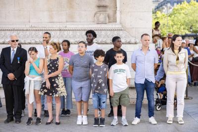 arc de triomphe smlh collégiens tombe soldat inconnu - Agrandir l'image 6 sur 12, fenêtre modale