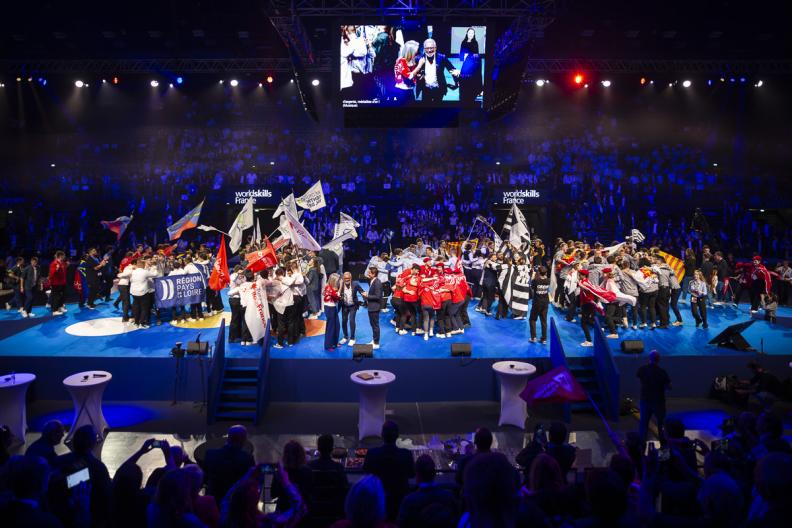 WorldSkills cérémonie de clôture marseille 2025 - Agrandir l'image, fenêtre modale