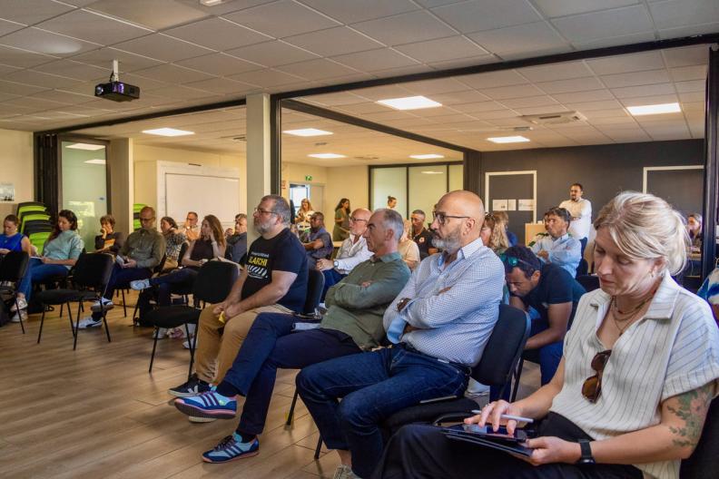lex la réunion présentation start-ups alvéoles - Agrandir l'image, fenêtre modale